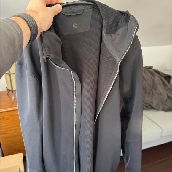 lululemon athletica Men's Black Windbreaker - Picture 11 of 16